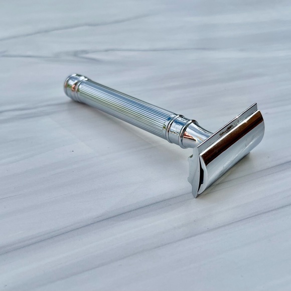 New - Never Used - CHROME DOUBLE EDGE RAZOR - LONG HANDLE - Picture 2 of 8